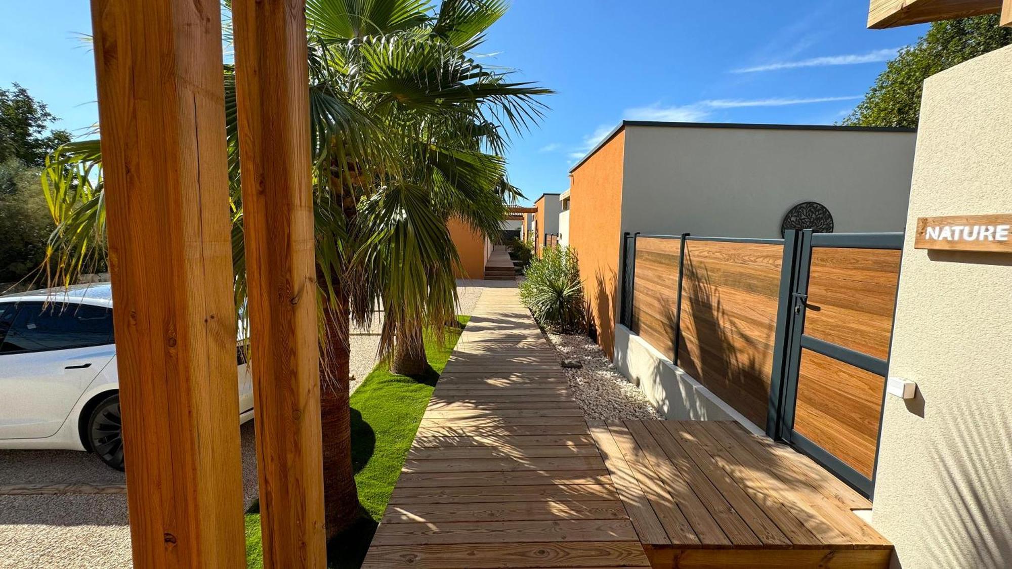 Daya Lodge. L'Isle-sur-la-Sorgue Exterior photo