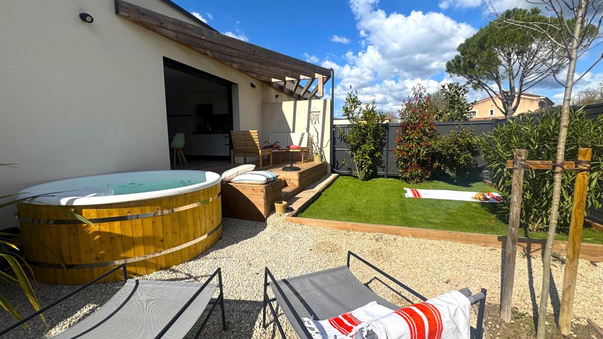 Daya Lodge. L'Isle-sur-la-Sorgue Exterior photo